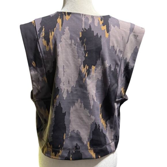 Lululemon Take The Moment Cropped Tank x Robert Geller in Size L/XL in Camo - Picture 4 of 7